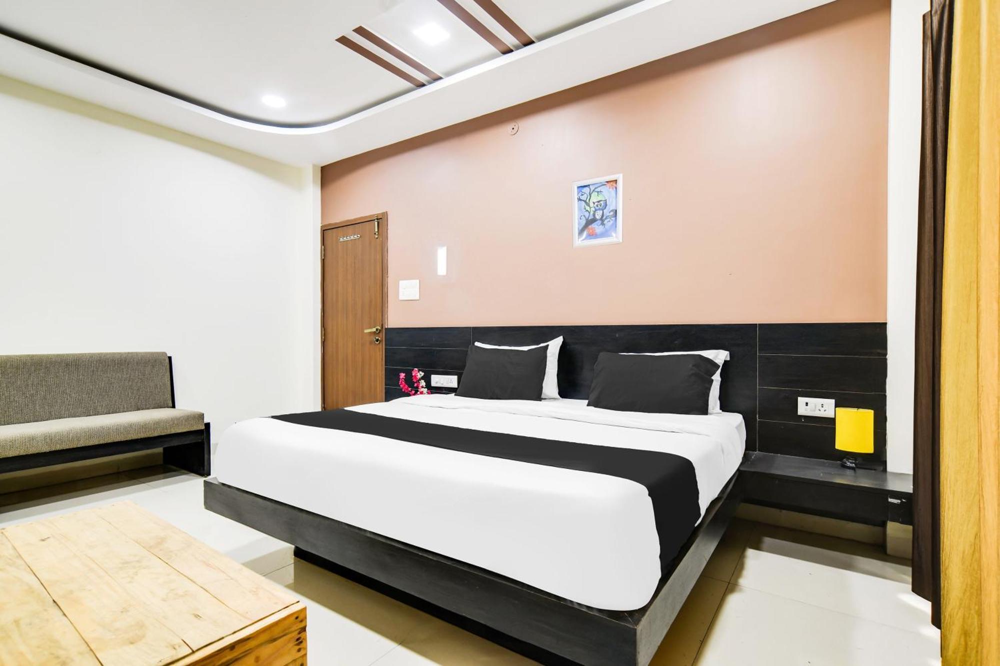 Super Collection O Indore Near Omax City 1 Kanadiya 외부 사진