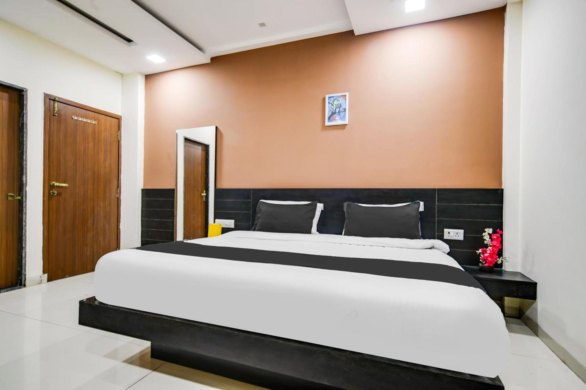 Super Collection O Indore Near Omax City 1 Kanadiya 외부 사진