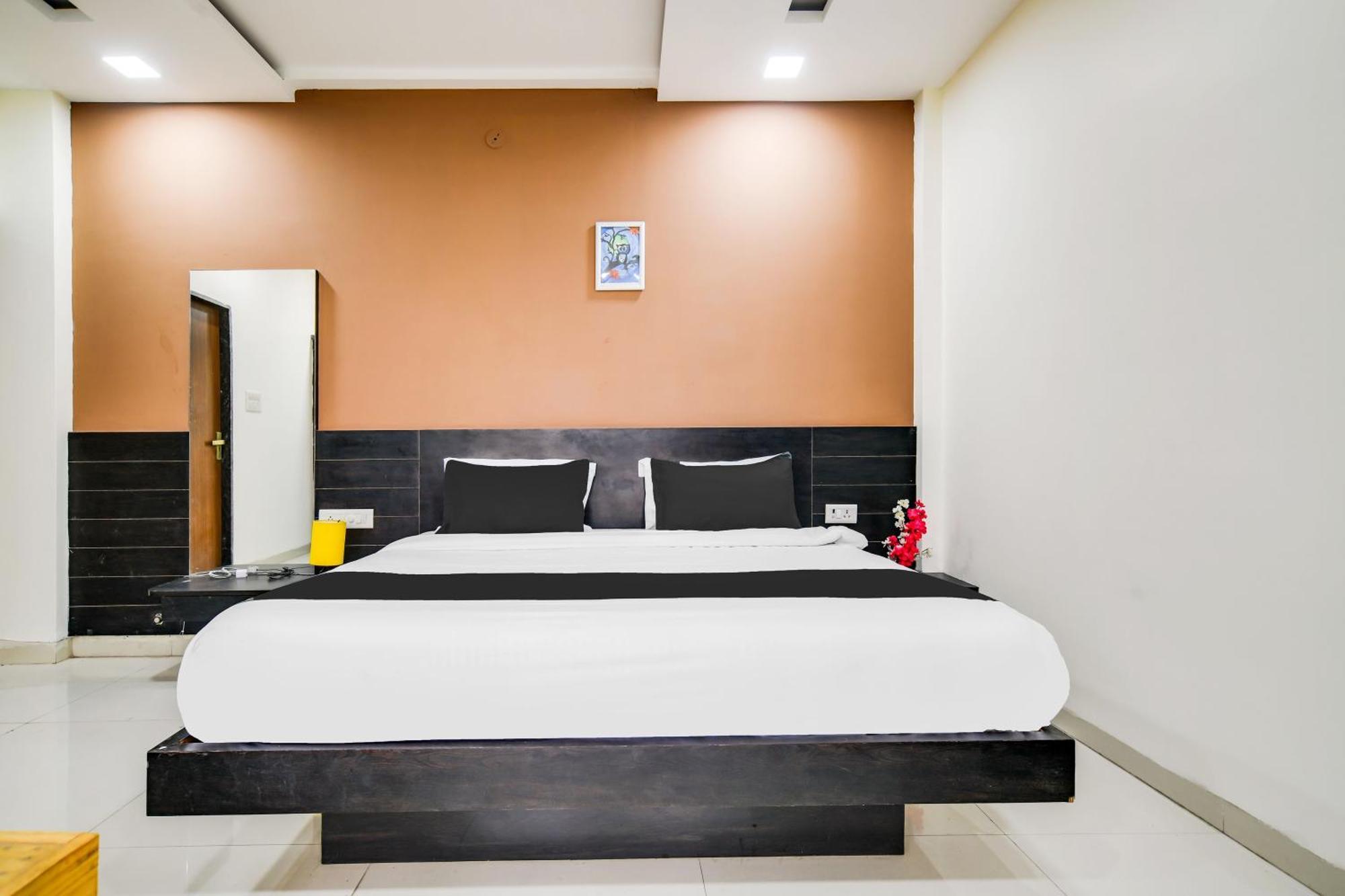Super Collection O Indore Near Omax City 1 Kanadiya 외부 사진