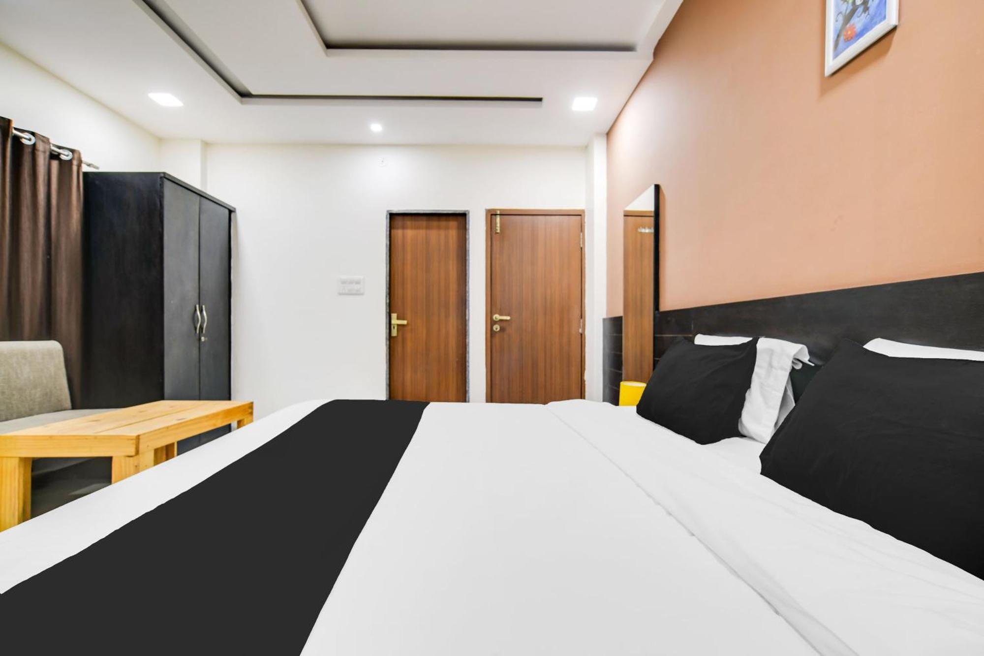 Super Collection O Indore Near Omax City 1 Kanadiya 외부 사진